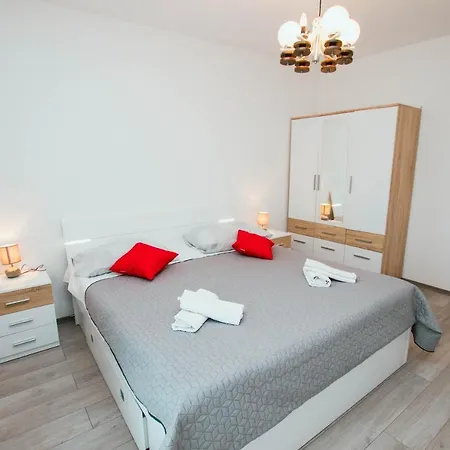 Arbanija 1122b Daire Trogir